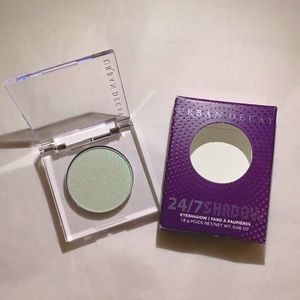 Urban Decay 24/7 Shadow Eyeshadow in color Lucid